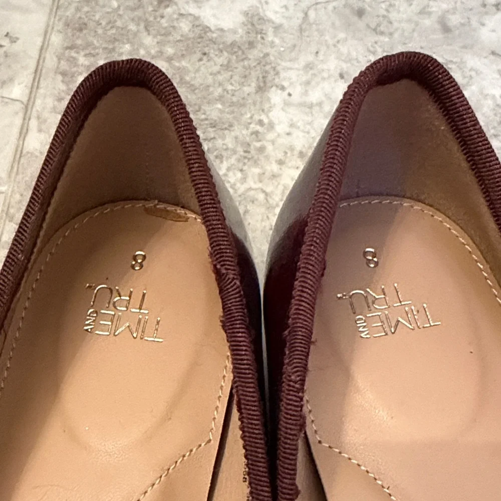 Time and Tru Women's Deep Red Flats NEW - Picture 3 of 5